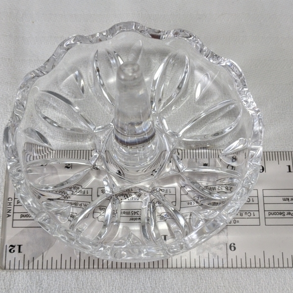 🇨🇦 Ring Keeper (Free with a bundle of 3+ items.) - Picture 2 of 3